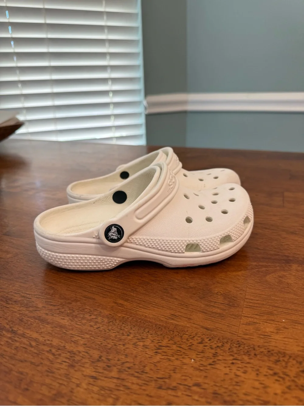 Crocs Classic Clog White Slip On Comfort Shoes size J1 kids size 1 unisex